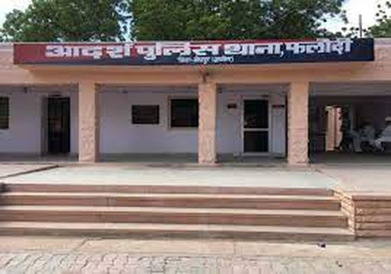 Shoot on police : हथियार लेकर भाग रहे बदमाशों की पुलिस पर फायरिंग