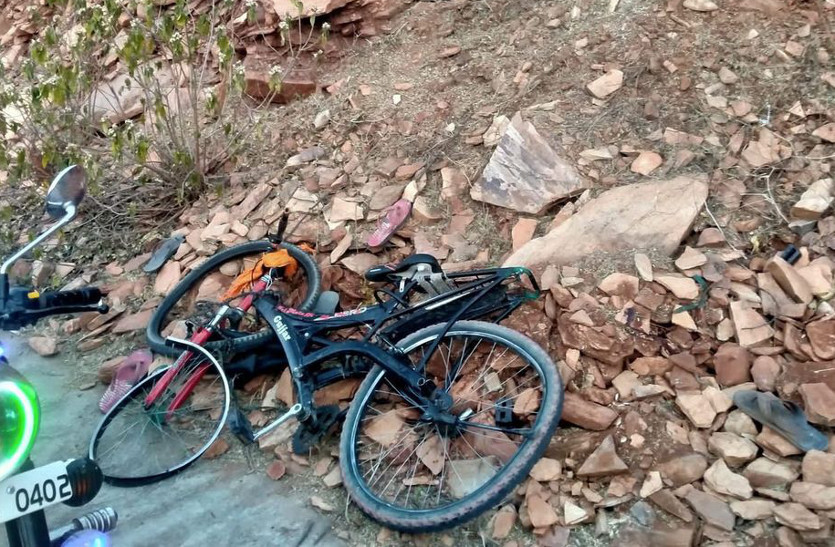 Three boys fell from the hill, two died in Jhunjhunu