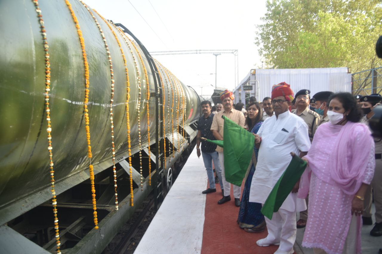 Water train - वाटर ट्रेन से 80 लाख लीटर पानी की आपूर्ति होगी प्रतिदिन, राज्य सरकार से रेलवे को मिलेगा इतने लाख रुपए का राजस्व 