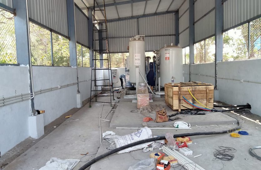Rajnandgaon जिला अस्पताल में आक्सीजन प्लांट तैयार, लेकिन बिजली कनेक्शन नहीं
