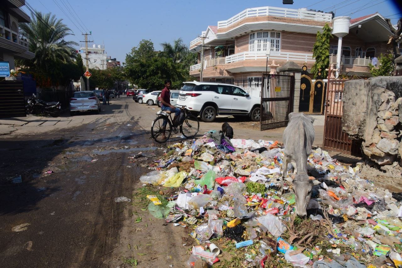 स्वच्छता सर्वेक्षण: जमीन पर कचरे के ढेर और तैयारियां ‘हवा’ में