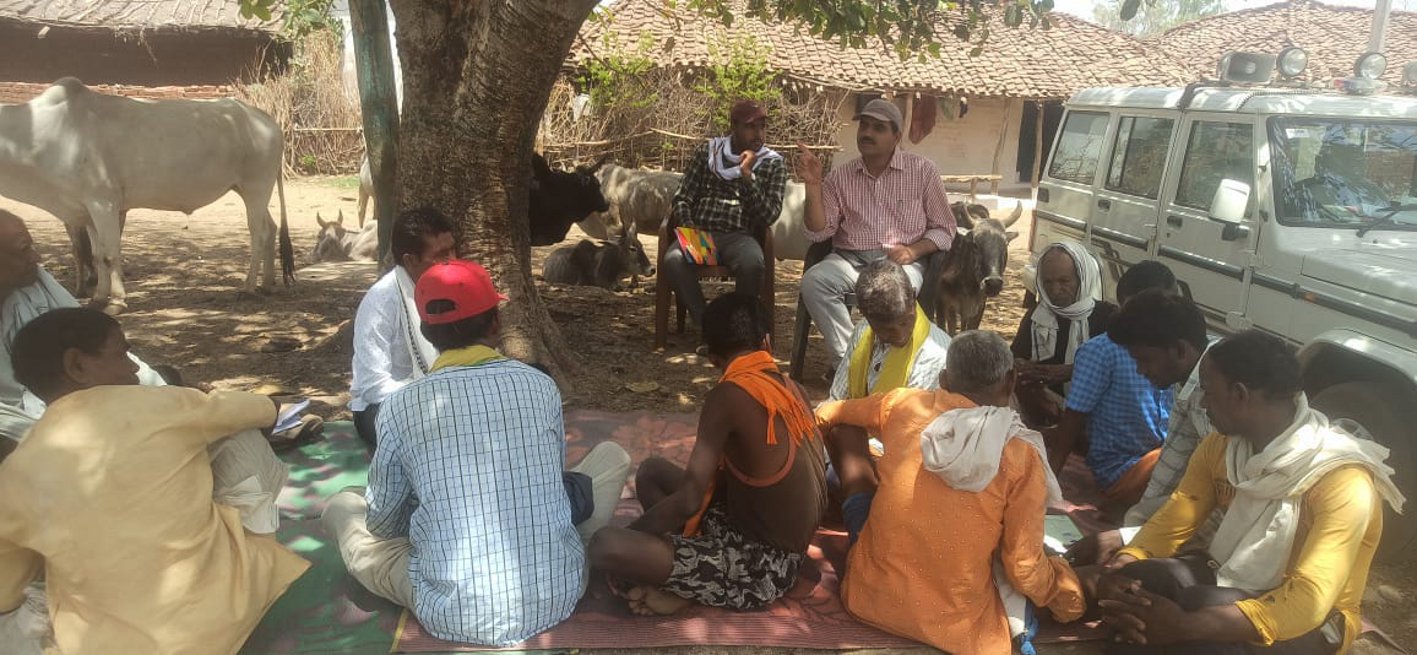 The officers reached the villagers, discussed and resolved their problems