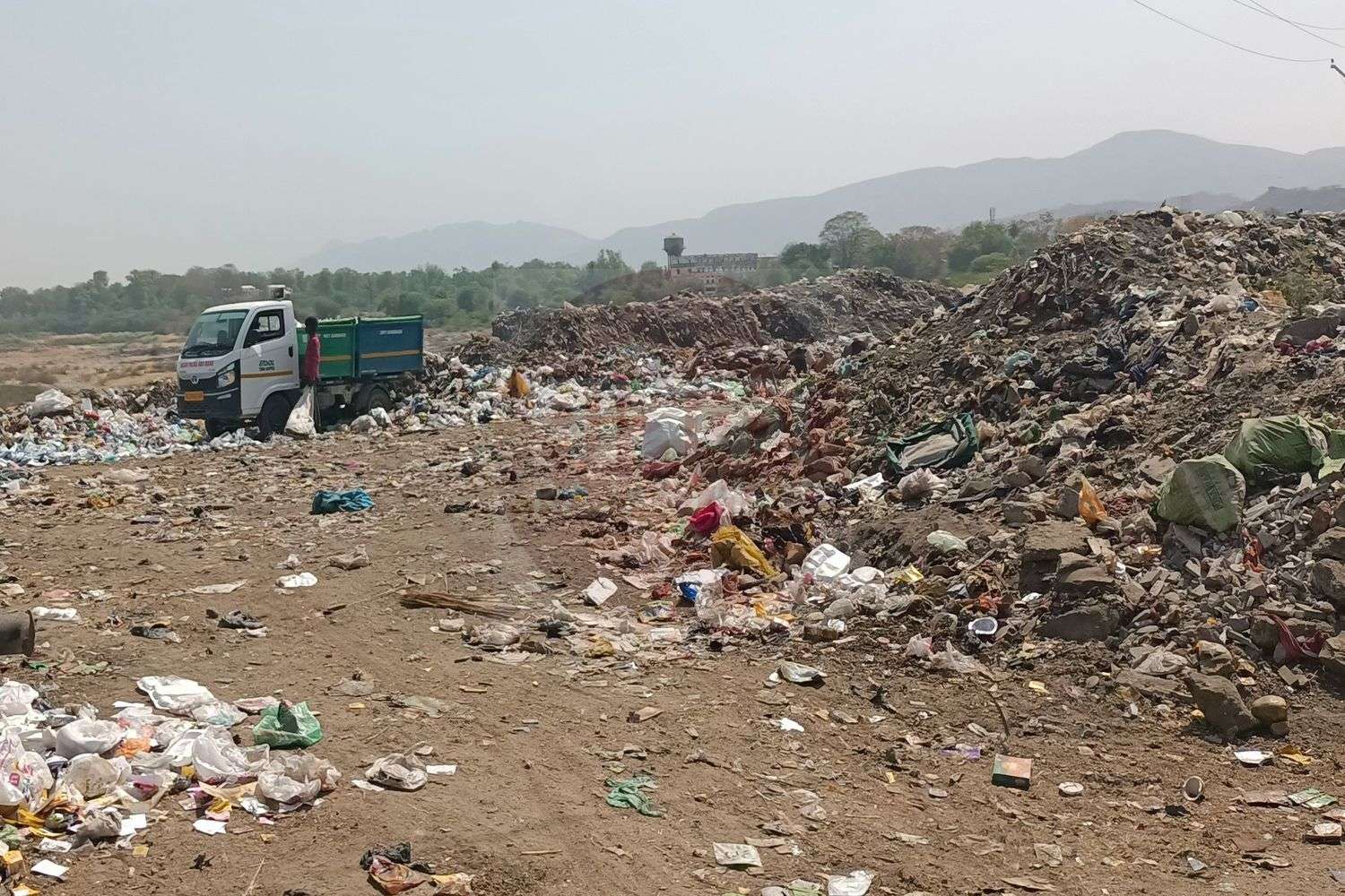 चार थानों पर एक मात्र मोर्चरी, जर्जर हाल भवन व गंदगी पर जिम्मेदारों की अनदेखी