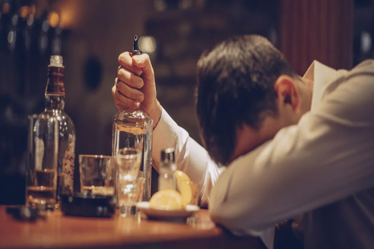 Know About the Negative and Dark Effects of Drinking Liquor Daily
