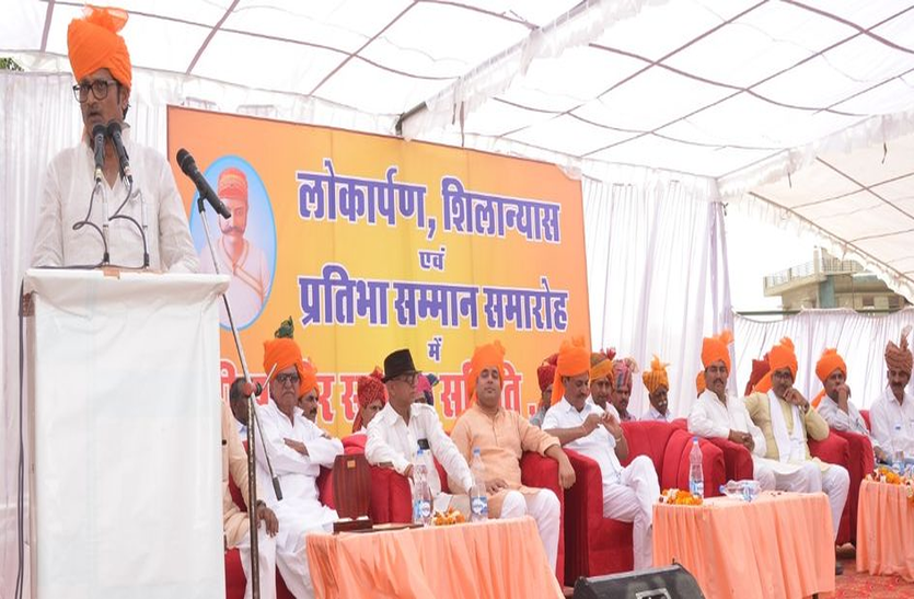 किसने और क्यों कहा कि - छात्रावास में विकास की गाड़ी चलती रहे