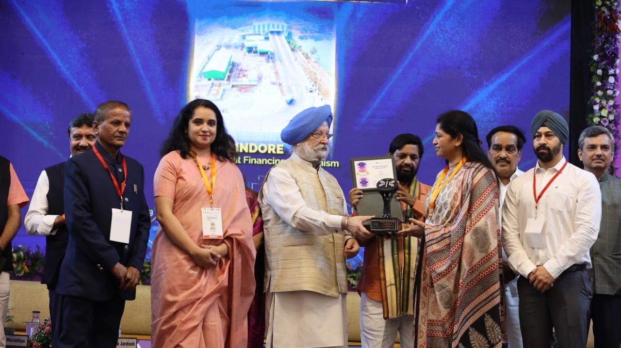 6_awards_to_indore_in_smart_city_conference_surat.png