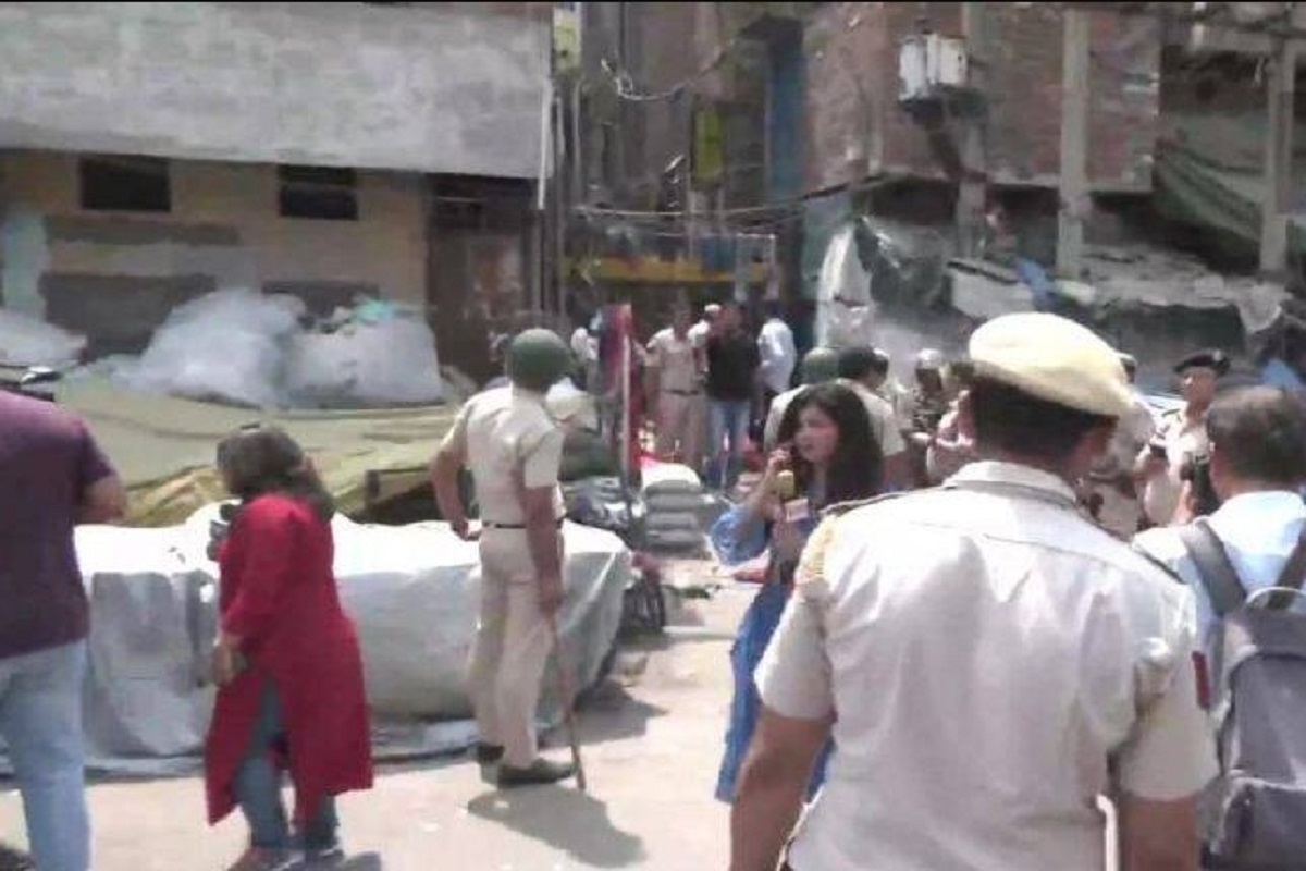 Violence again in Delhi's Jahangirpuri, family pelts bricks at cops