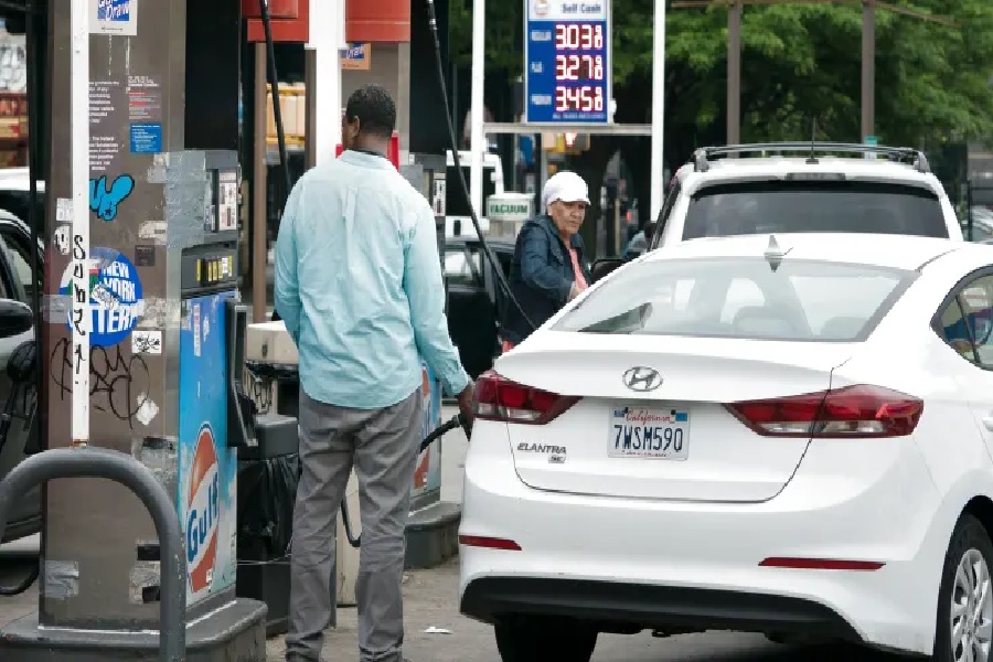 पेट्रोल की ऊंची कीमतों को काबू में करने के प्रयास