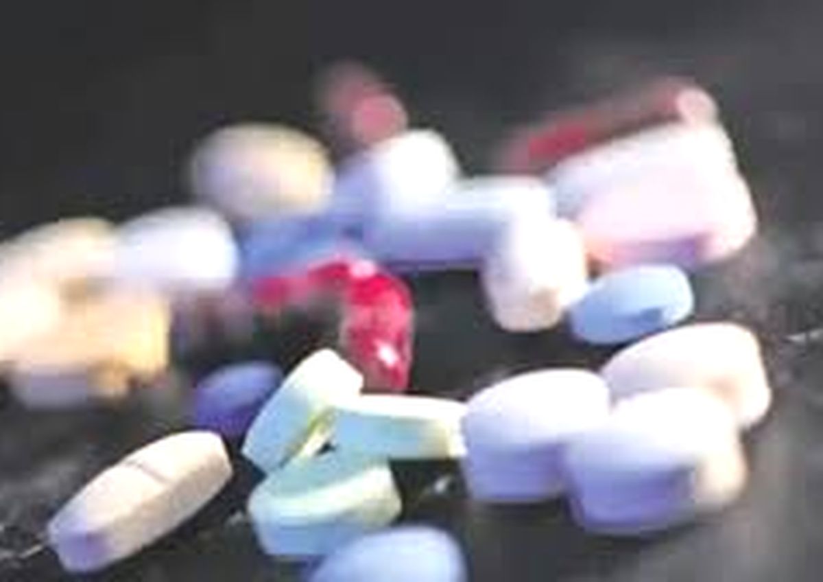 एसएमएस में दवाईयां अनुपलब्ध,मरीजों की जेब काटने के लिए लपके उपलब्ध