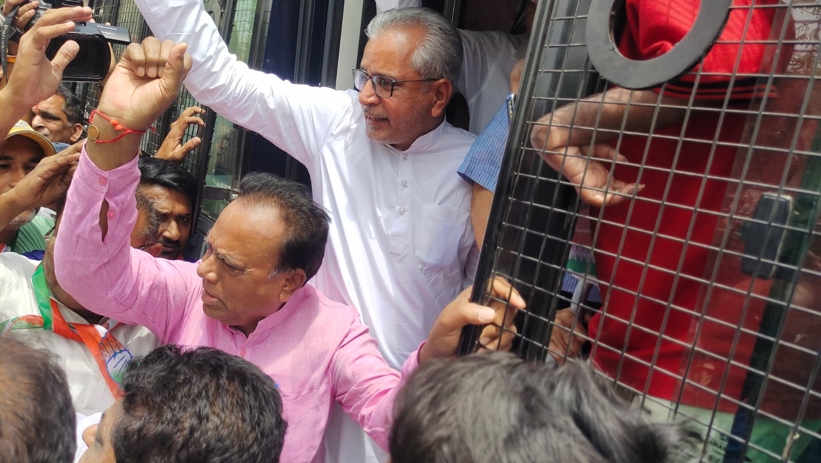 Jignesh Mevani: विधायक मेवाणी को आधी रात असम पुलिस ने पकड़ा, कांग्रेस कार्यकर्ताओं में रोष, प्रदर्शन
