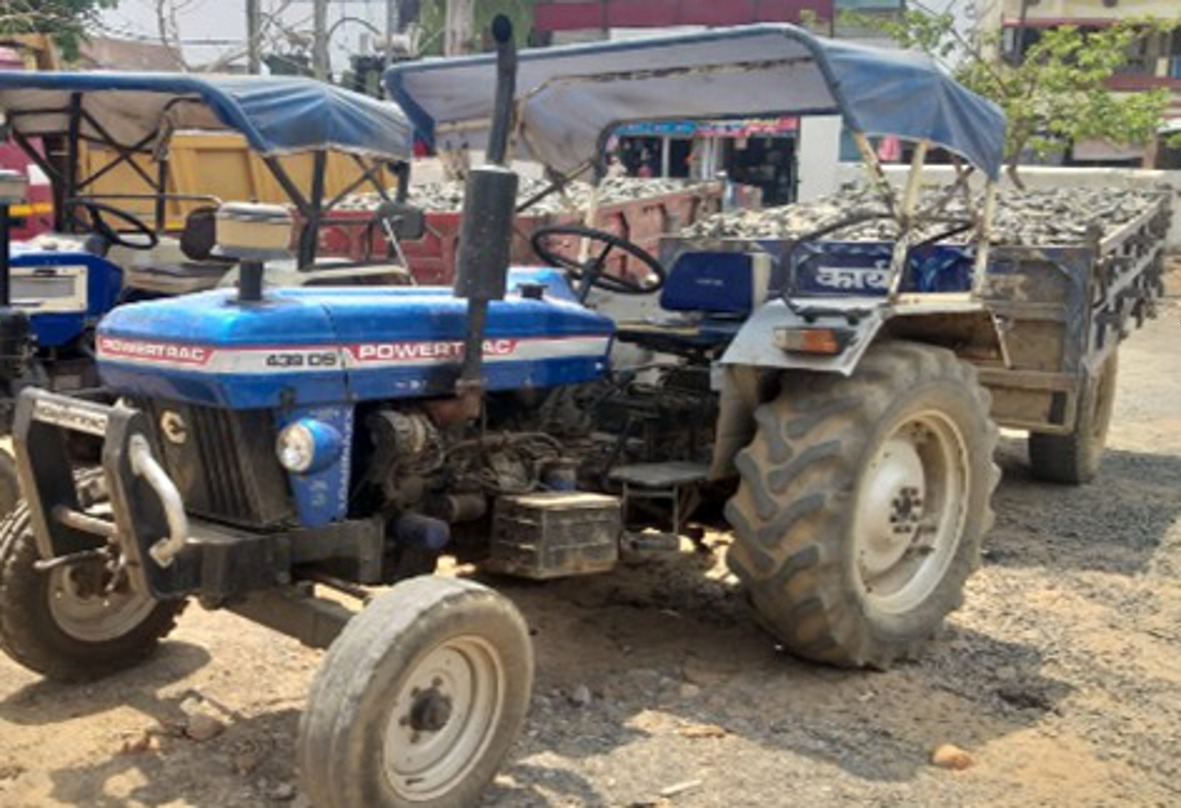 Illegal transport of ballast had to be heavy, three tractors seized