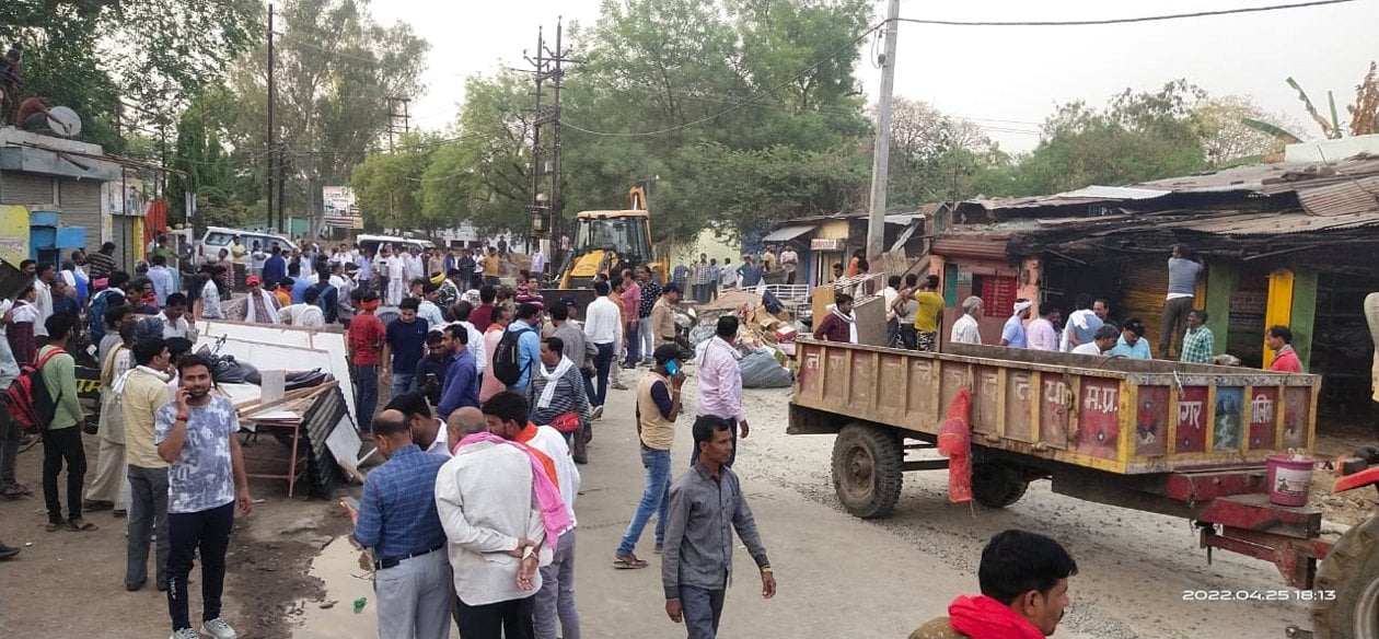 पीतांबरा माई की रथयात्रा के मार्ग से हटाए अवैध कब्जे