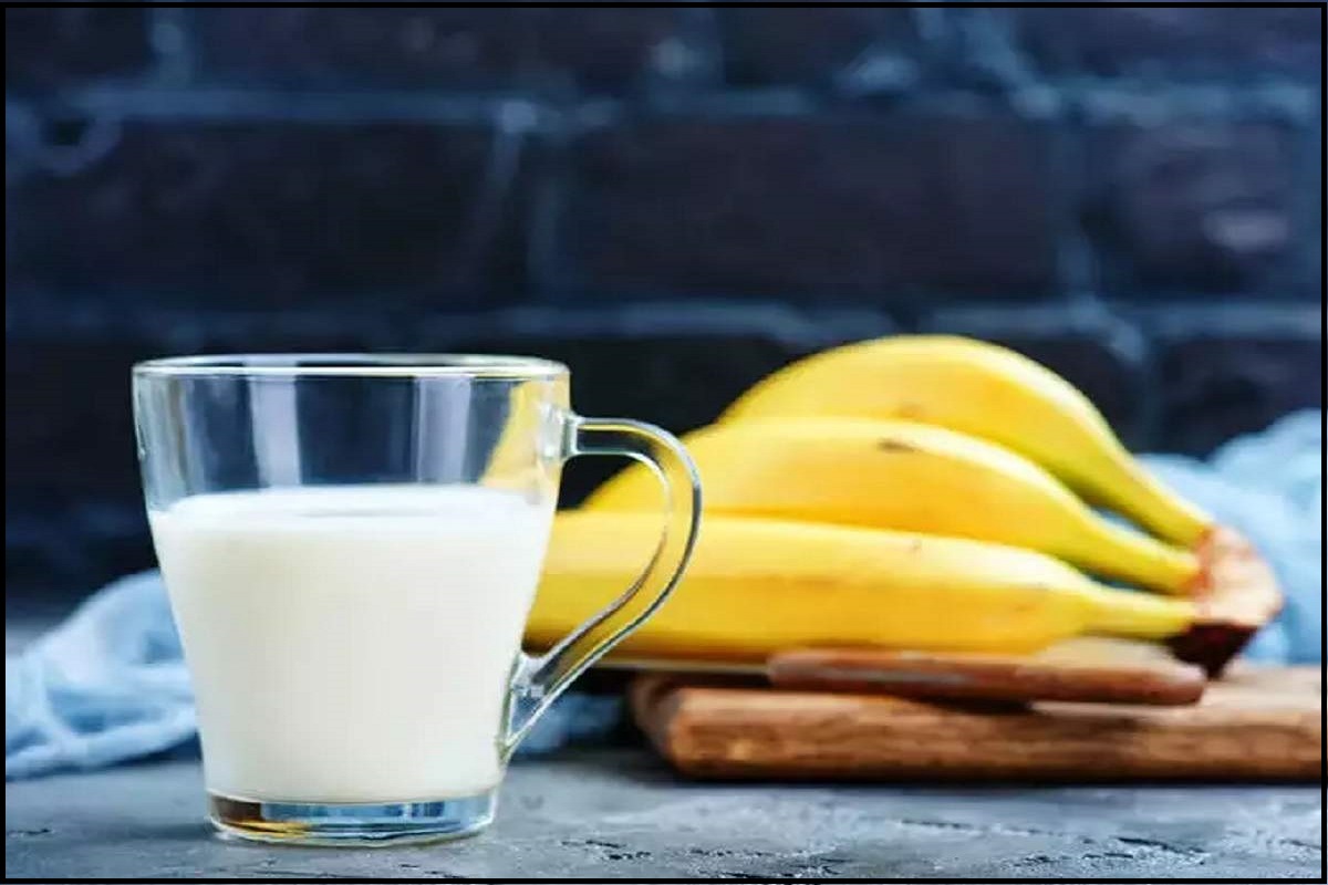 Banana and Milk Benefits: जानिए केला और दूध खाने के हैं ये 5 अद्भुत फायदे, पेट से जुड़ी समस्याओं को करता है दूर