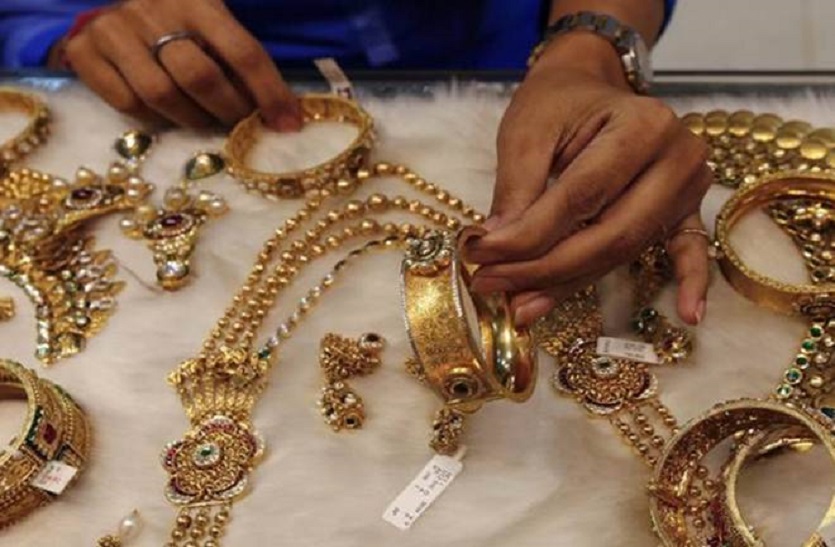 Gold jewellery: आभूषण खरीदने का बना रहे मन, तो है अच्छा​ मौका