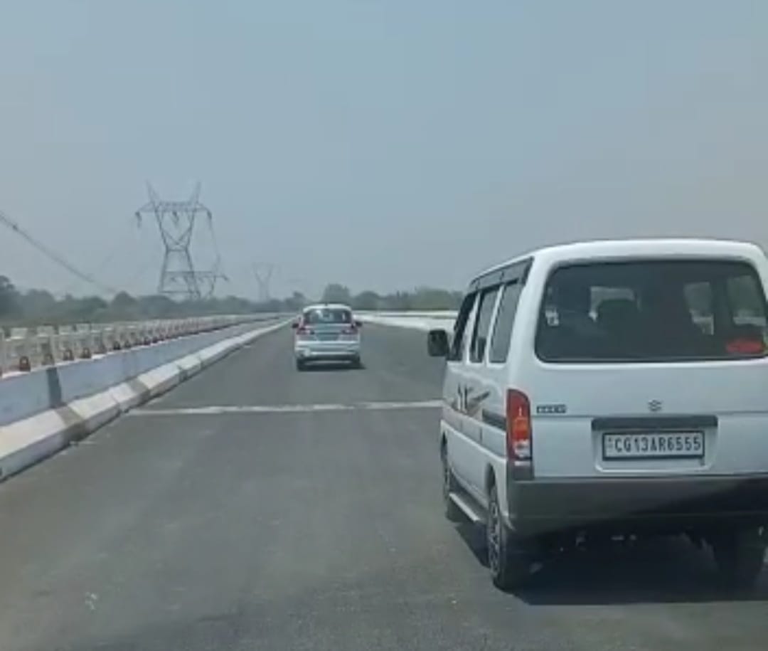 आखिरकार पीथमपुर पुल से शुरू हुआ छोटे वाहनों का आवागमन