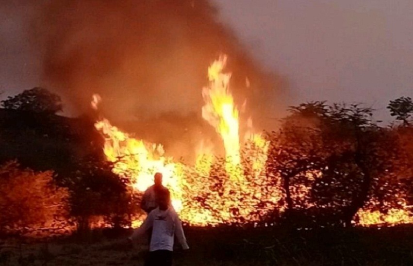 खेतों में आग की लपटे उठी तो किसान हवालात में बंद होंगे
