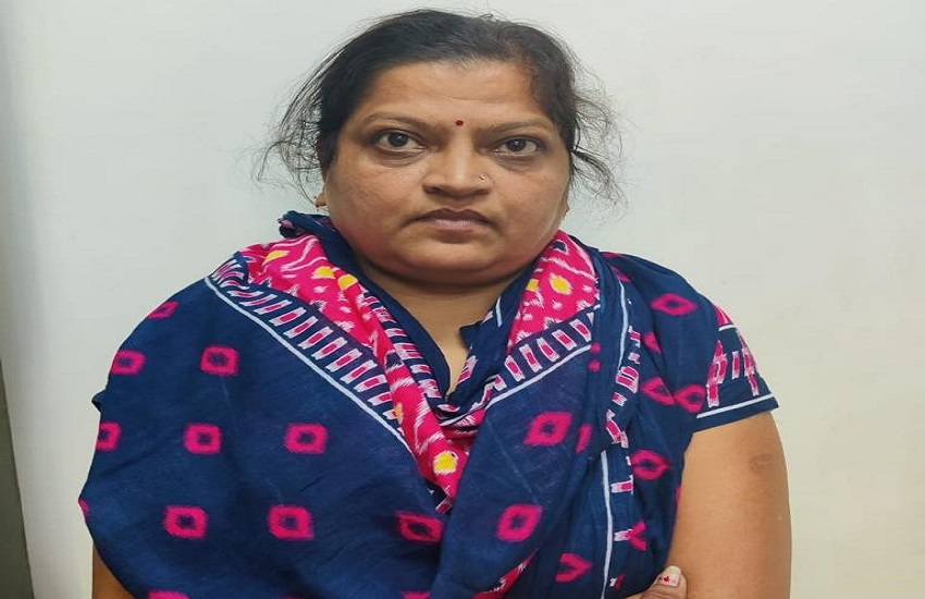 Gujarat News : महिला पटवारी 300 रुपए की रिश्वत लेते रंगे हाथ गिरफ्तार