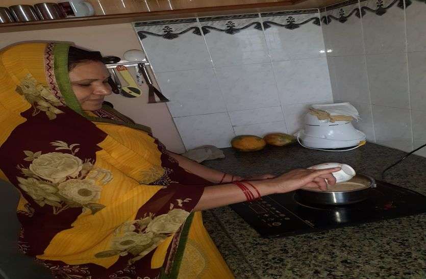 महंगाई में राहत...एक परिवार ऐसा जो बिजली, गैस और पेट्रोल से हो गया मुक्त