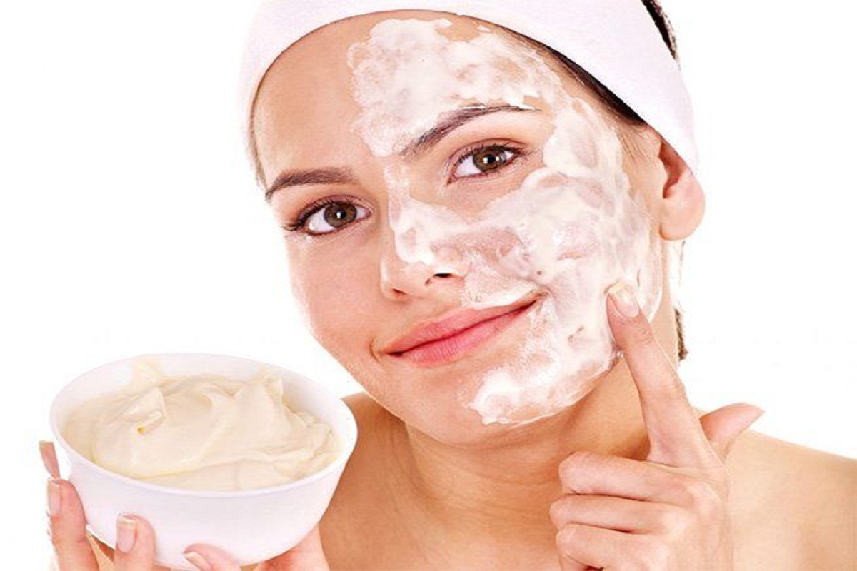 Benefits of applying curd on face Chehre par dahi lagane ke fayde | Skin  Care Tips: चेहरे पर दही लगाने से मिलते हैं जबरदस्त फायदे, दाग धब्बे को दूर  करने में करता