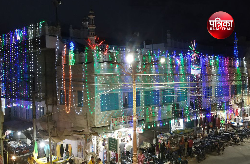 रमजानुल मुबारक की 27 वीं शब पर मस्जिदों में की सजावट, रात भर हुई इबादत