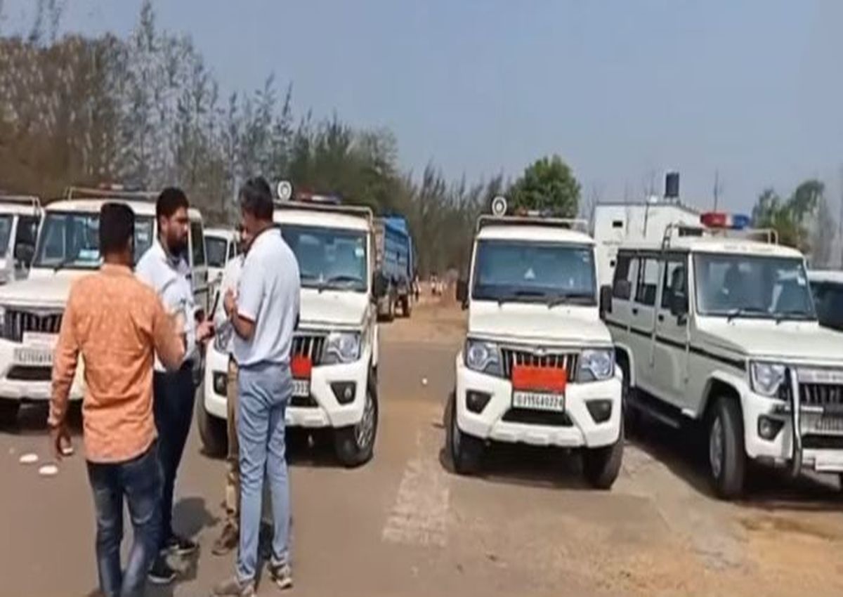 रेती और मिट्टी भरे ओवरलोड वाहनों पर कार्रवाई से हड़कंप