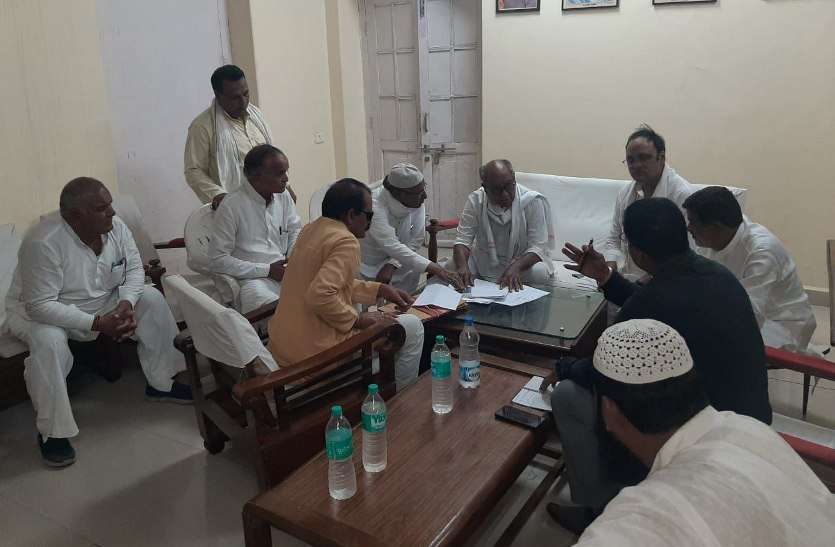 कांग्रेस नेता के रसूख पर चला CM Shivraj Singh Chouhan का बुल्डोजर, दिग्विजय सिंह और अरूण यादव भी हटे पीछे