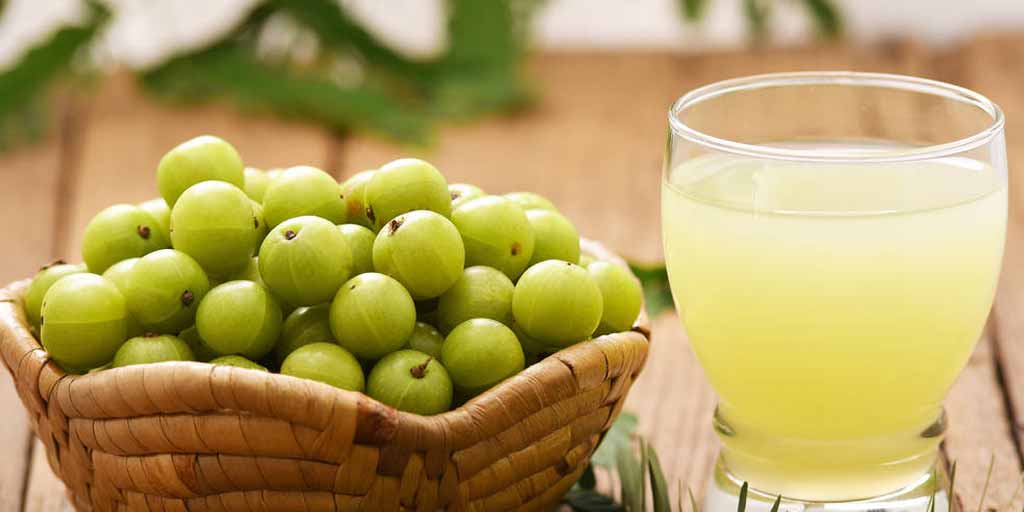 Amla Juice Benefits: आंवला जूस पीने के फायदे जानकर आप हो जाएंगे हैरान, पेट से जुड़ी समस्याओं को करता है दूर