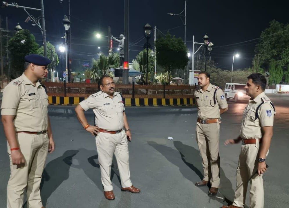 Police came on road in middle of night, hundreds of criminals behind bars