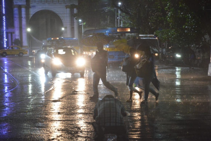 WEST BENGAL-कोलकाता में गर्मी पर भारी कालवैशाखी