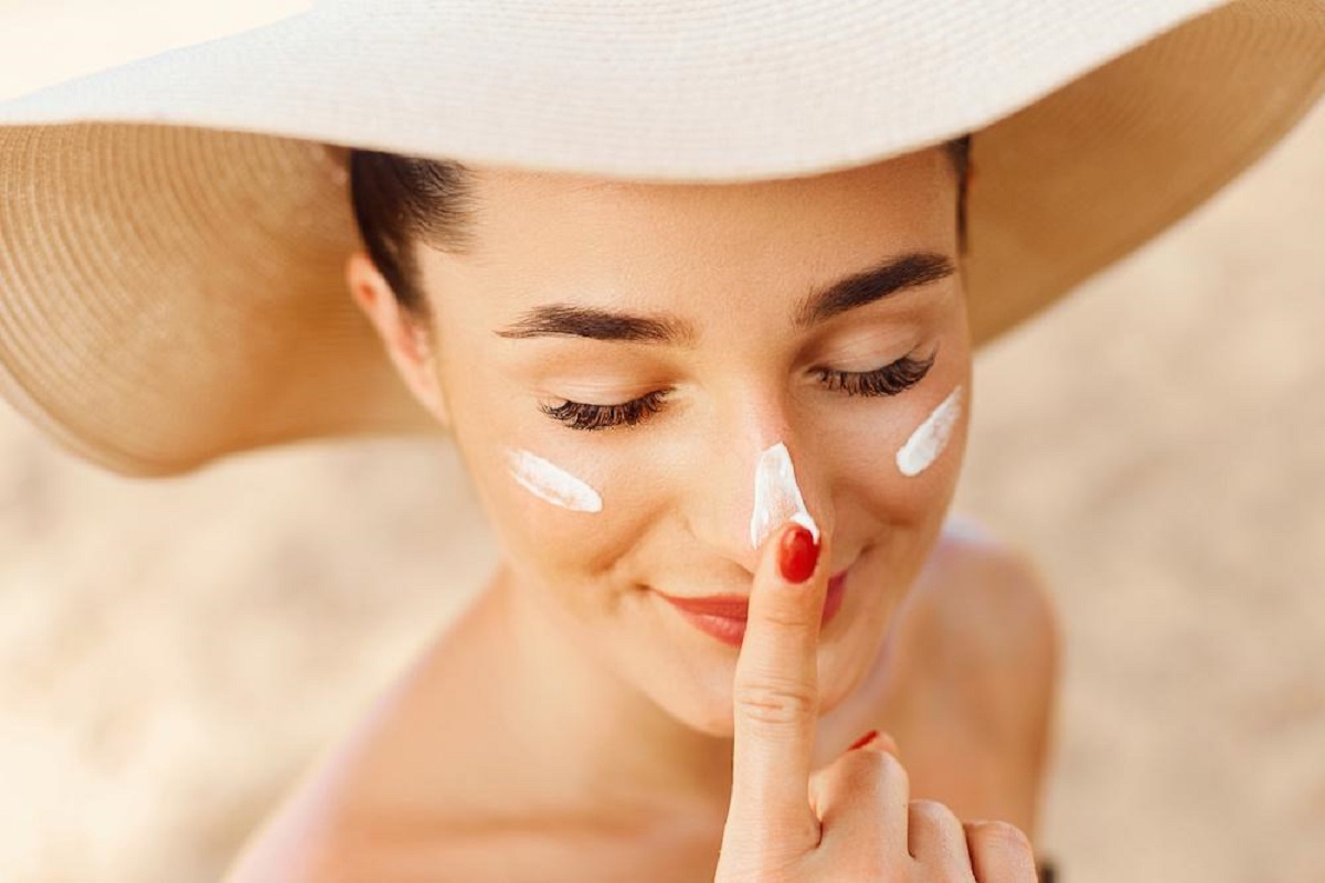 गर्मियों में यदि सनस्क्रीन कर रहे हैं रोजाना  इस्तेमाल तो इन बातों का भी रखें ख्याल