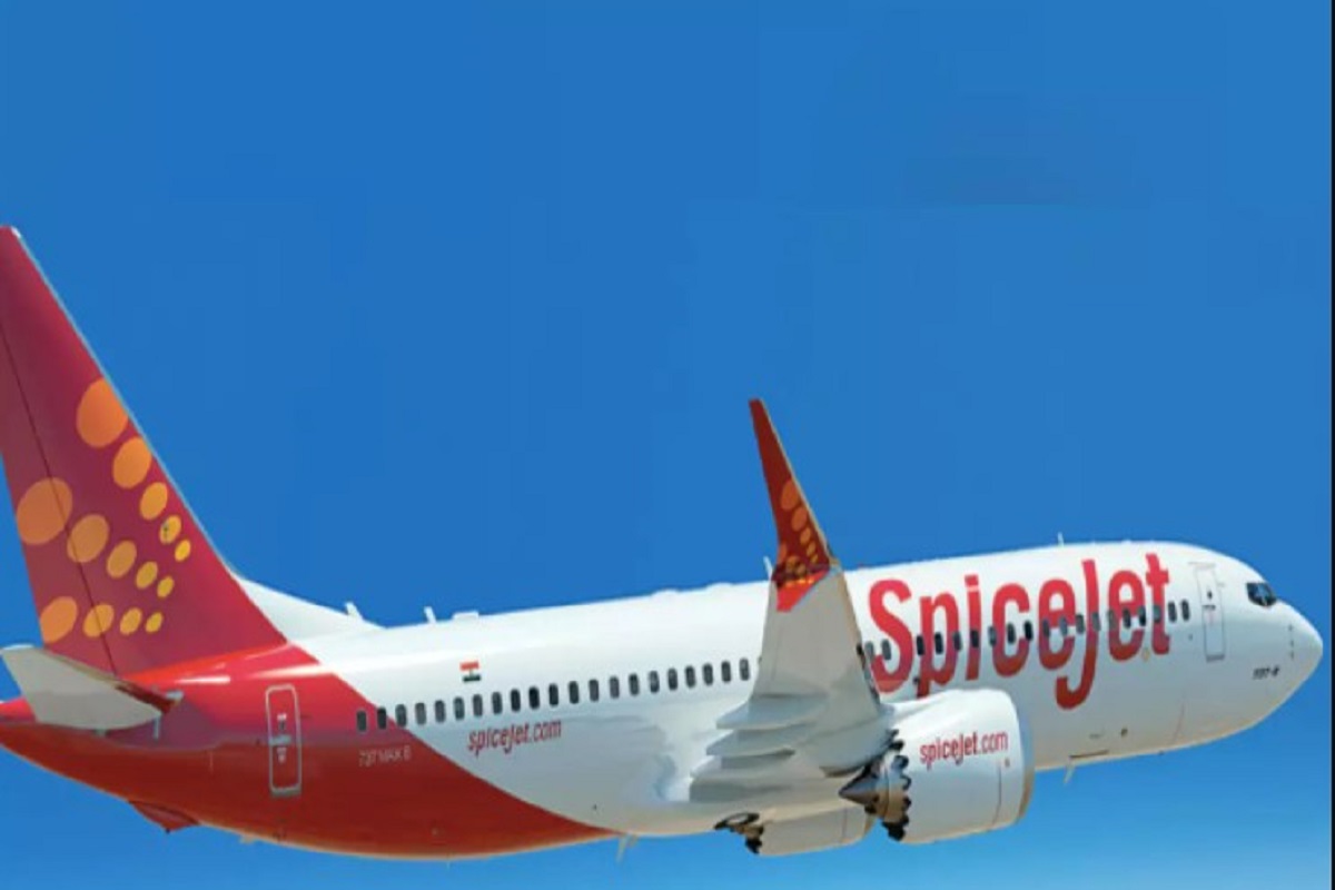 SpiceJet flight emergency landing in West Bengal's Durgapur,12 injured