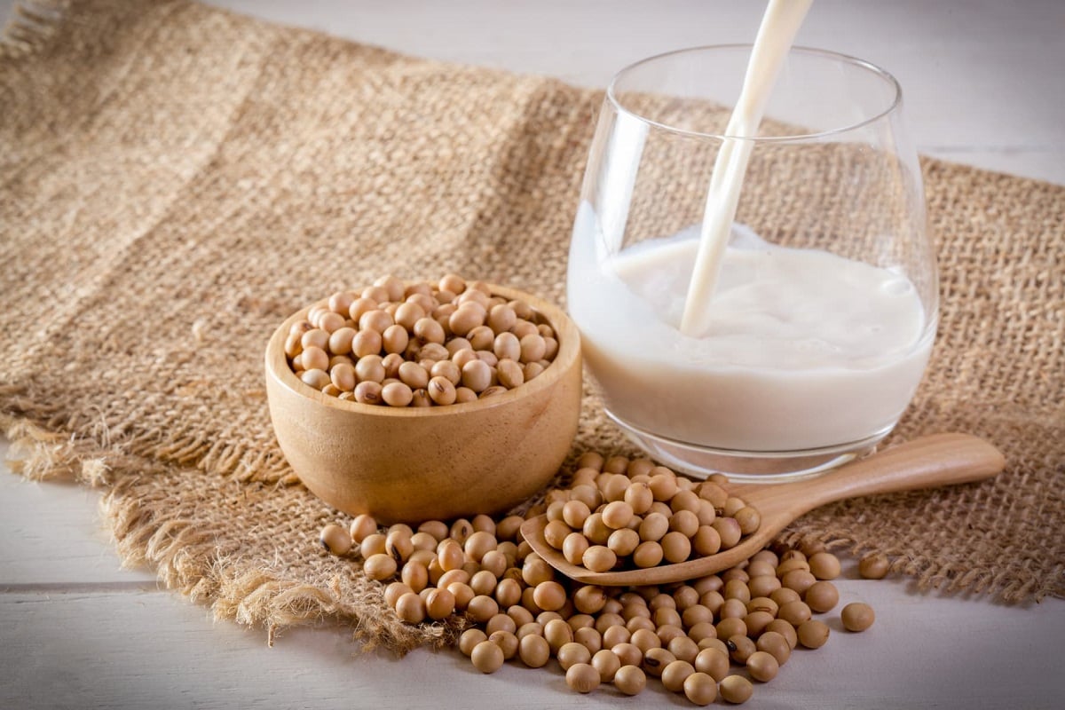 Soya Milk Benefits: हड्डियों को मजबूत बनाने और वजन कम करने में फायदेमंद होता है, सोया मिल्क