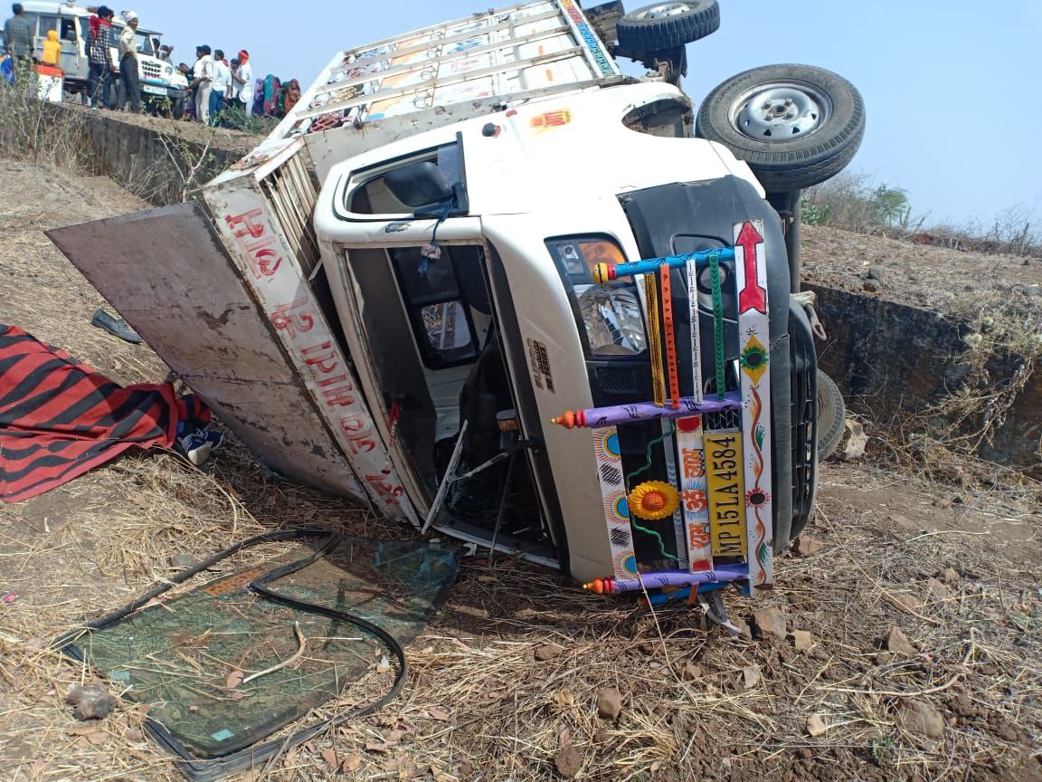 Sagar MP वाहन के नीचे दब गए बेटे की शादी के पिता के अरमान