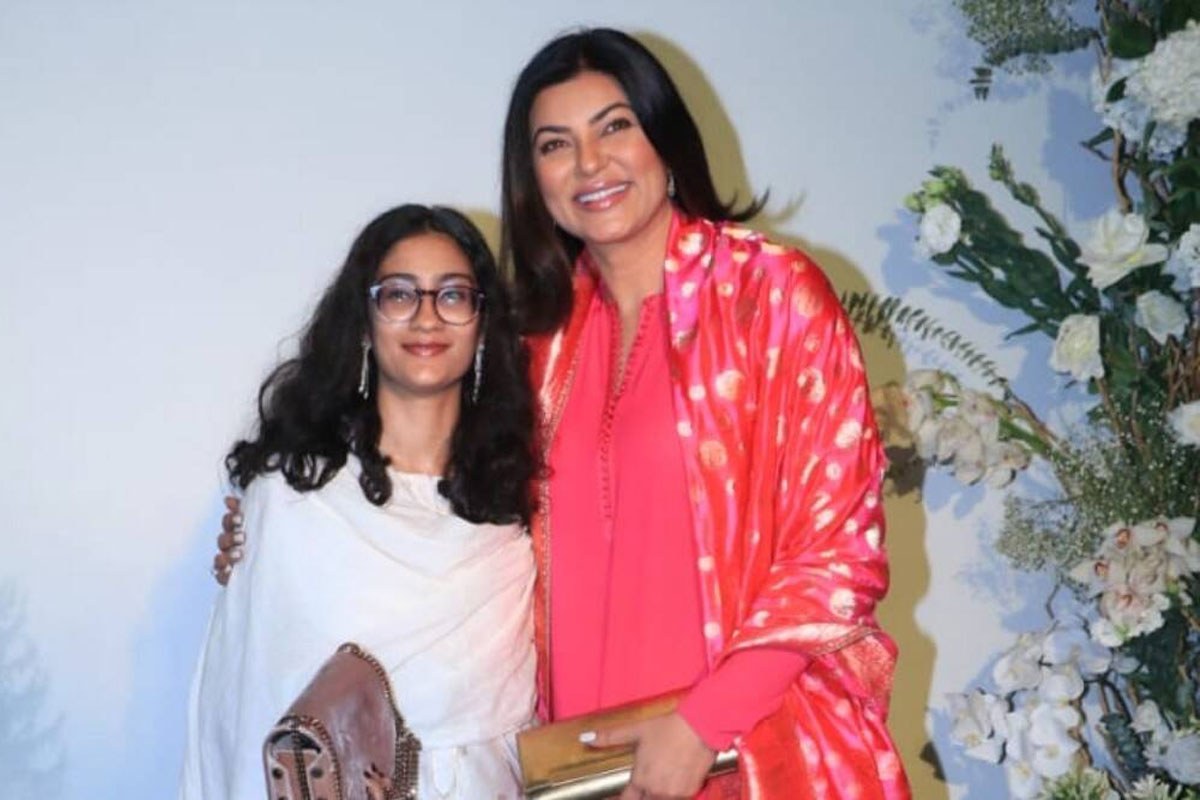 Sushmita Sen Spot With Her Daughter Renee in Arpita Khan Eid Party | 'इतना  कोई डांटता है क्या?', जब फोटोग्राफर ने इस अंदाज में बेटी संग फोटो क्लिक  करने के लिए दी