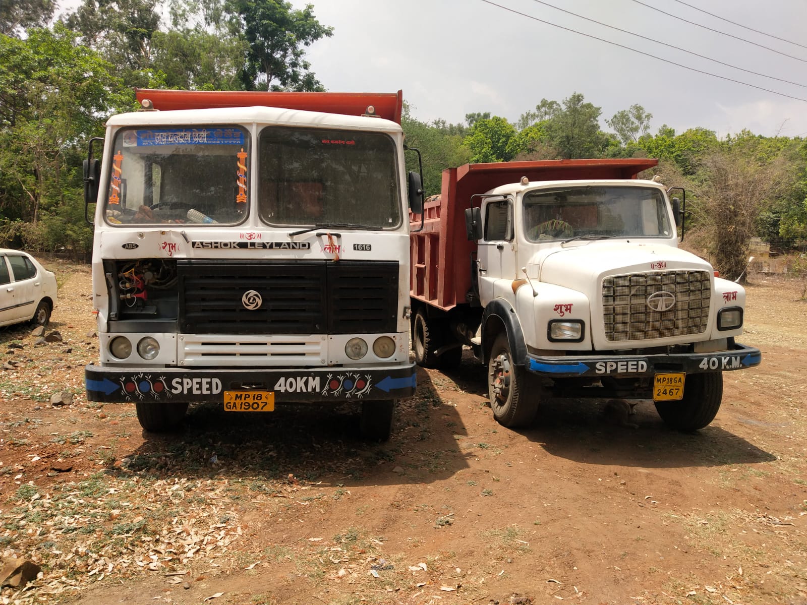 Here two vehicles were carrying stones from the mine, the drivers did