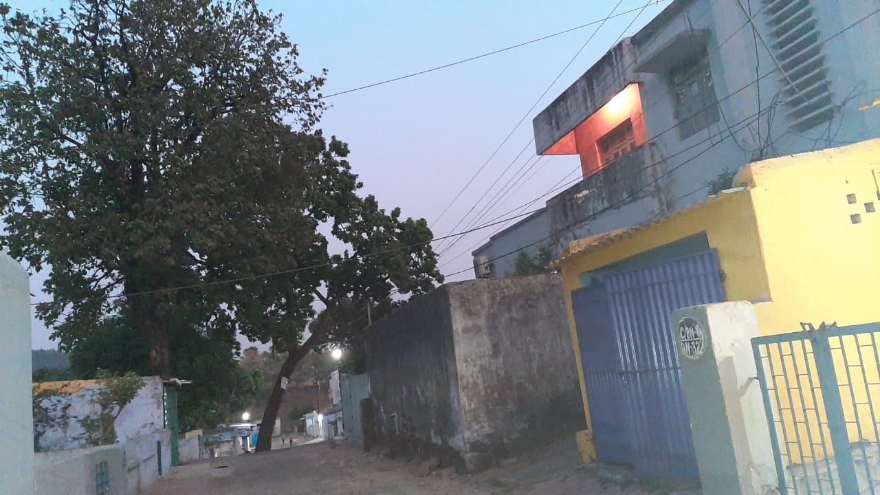 बल्ब की निगरानी: बिजली खपत कम करने फरमान, कॉलरी क्वार्टर के बाहर सुबह बल्ब जलाने पर कनेक्शन कटेगा