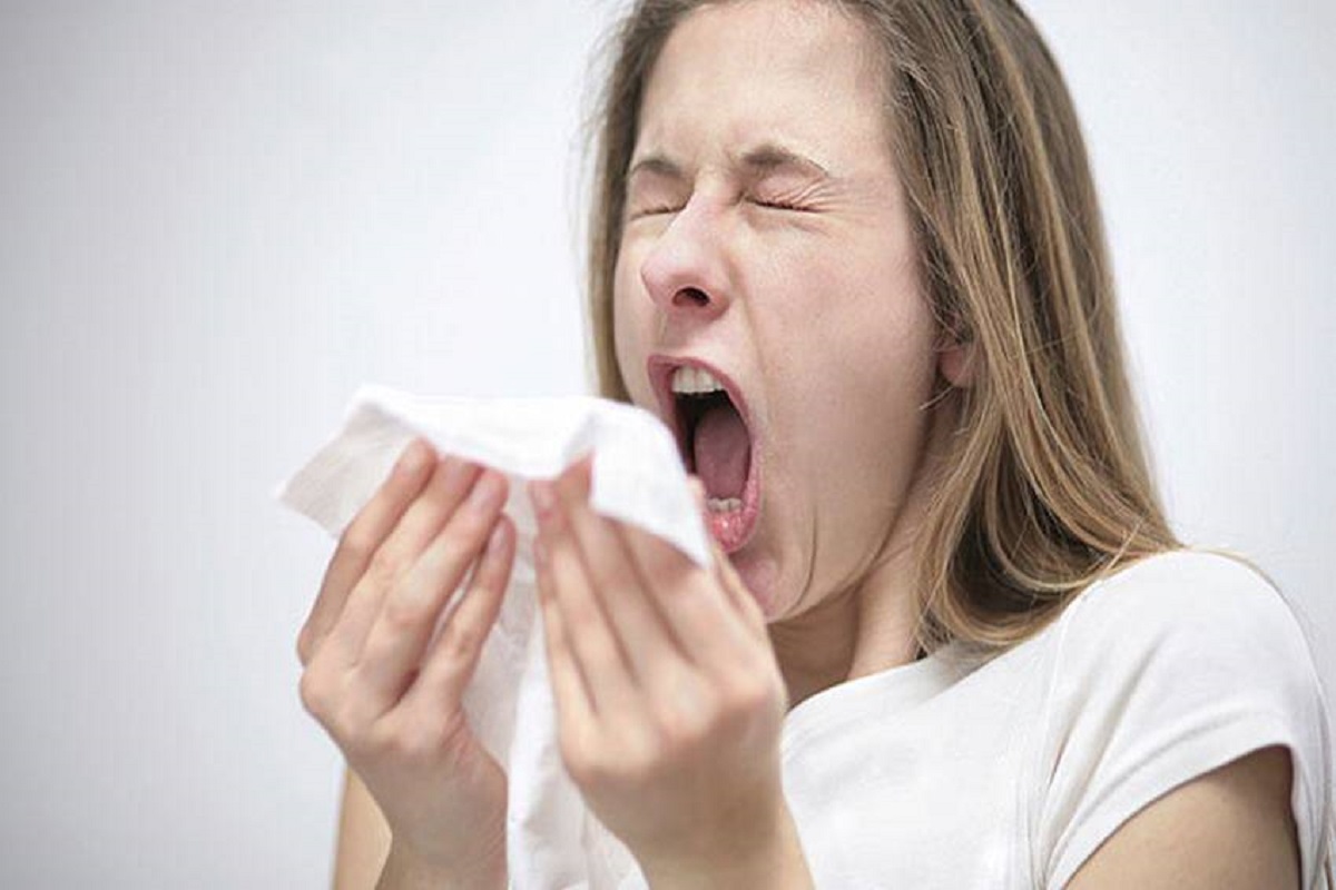 Home Remedies for Sneezing: क्या आप बार बार छींक आने की समस्या से हो गए हैं परेशान, तो ये घरेलू नुस्खे दिलाएंगे आराम