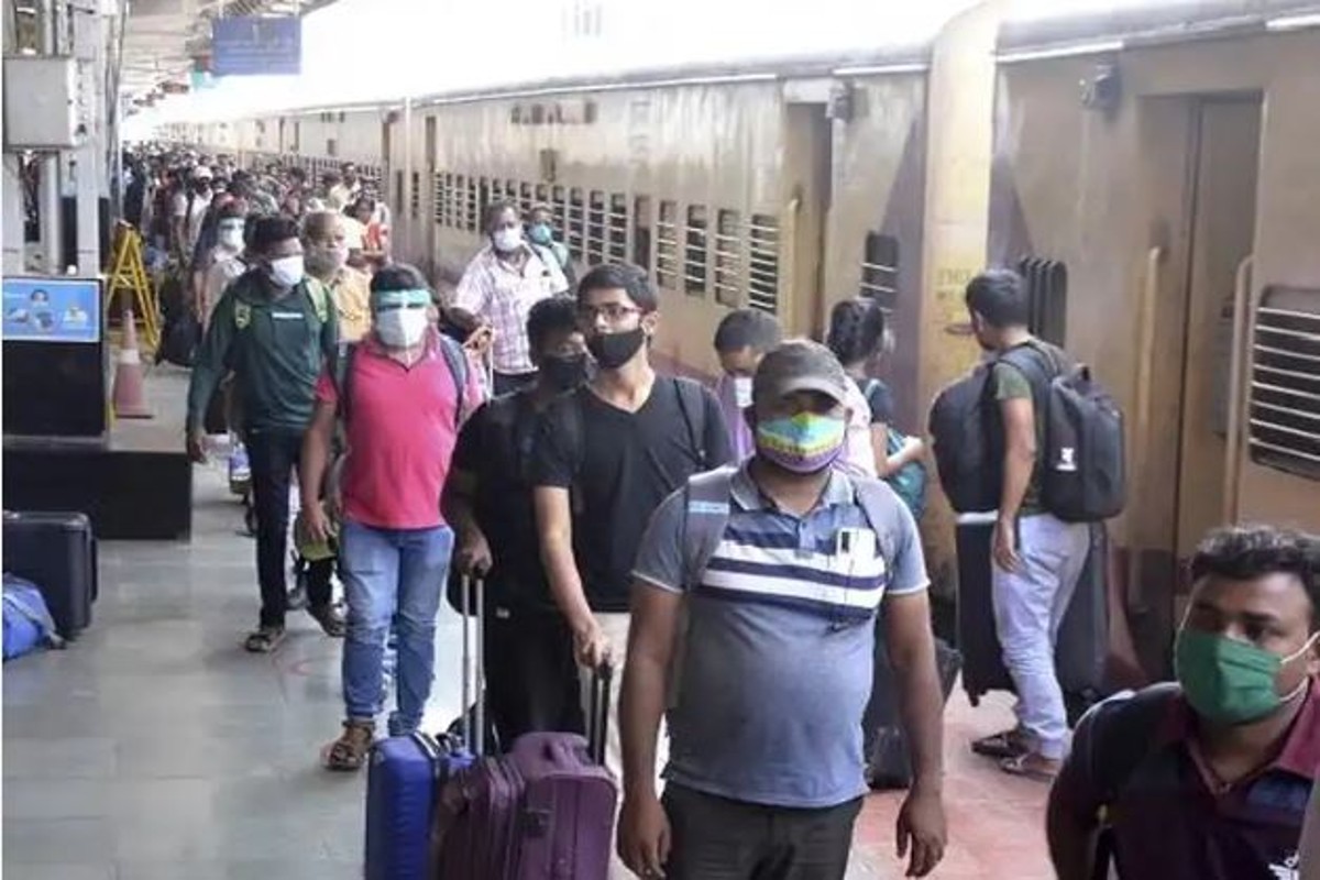 Coronavirus In India Indian Railway Make Mandatory To Wear Mask In Train Travel
