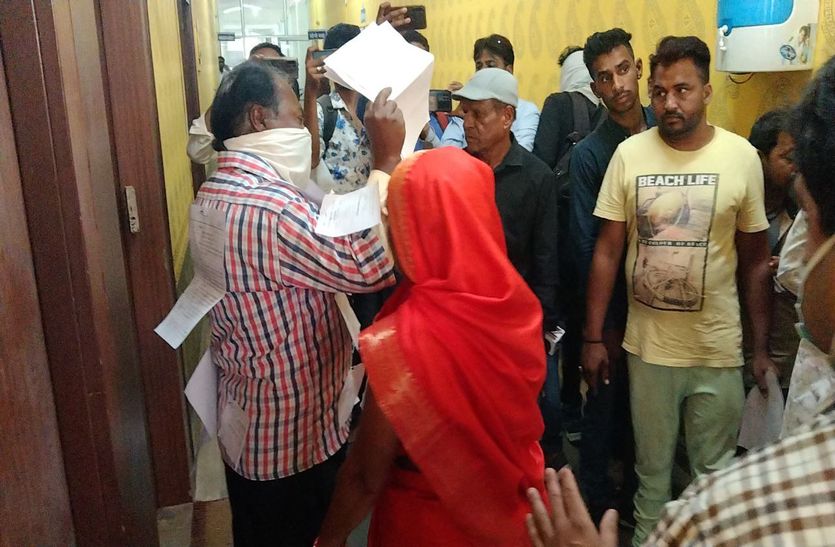 27 साल की नौकरी अब पेंशन के लिए हो रहे परेशान