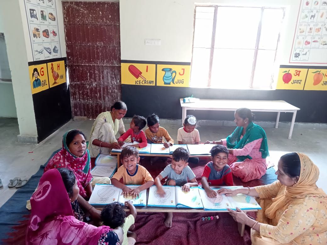 SriGanganagar एक स्कूल दो नियम: स्कूली बच्चों की छुट़टी पर आंगनबाड़ी केन्द्रों पर आने की मजबूरी