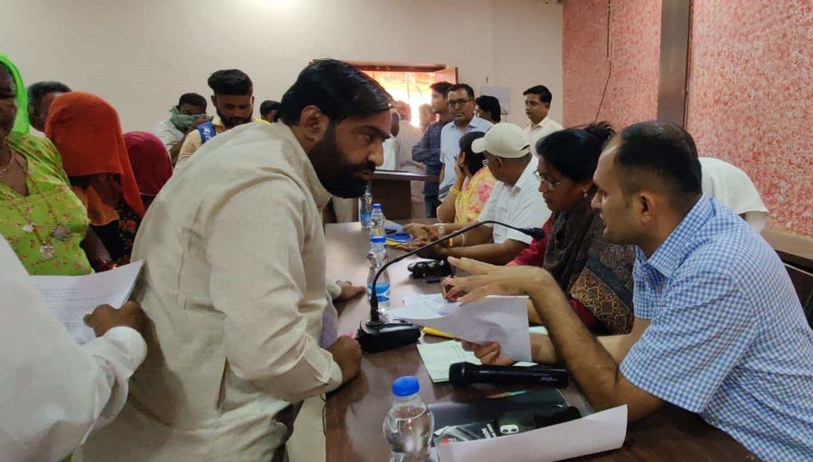 परिवेदनाओं का निस्तारण प्राथमिकता, लापरवाहों के विरुद्ध होगी कार्रवाई : कलक्टर