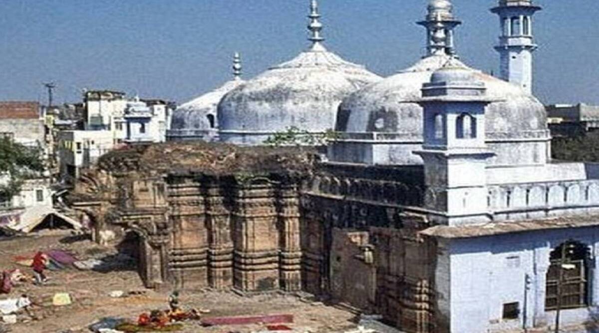 Gyanvapi Masjid Case: तहखाने के अंदर एक हिस्सा ढका दीवारों से, टीम के सदस्यों का दावा, छिपे हैं कई राज