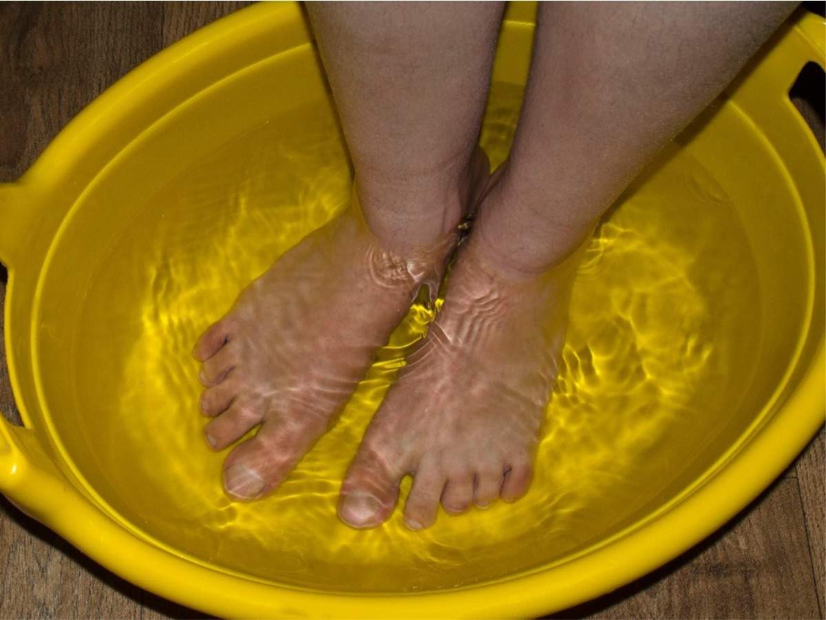 रोजाना रात में पैर धो के सोने से मानसिक सेहत होती है स्वस्थ, थकान से लेकर डिप्रेसन तक की बीमारी दूर होने में मिलती है मदद