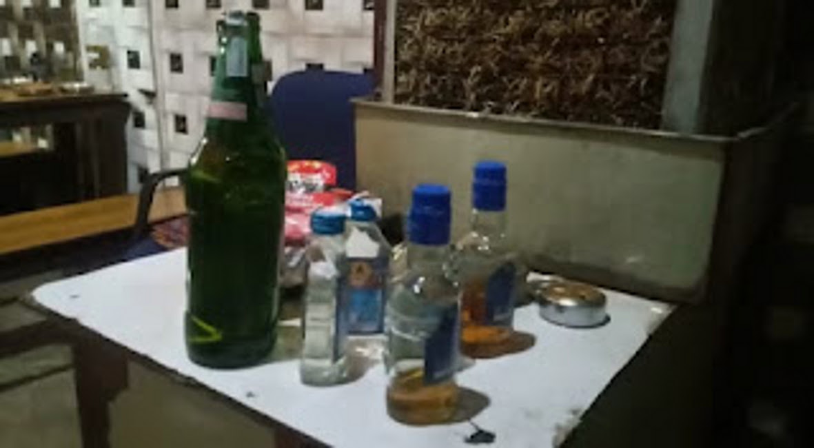 Collector raided after receiving complaint, three dhabas sealed