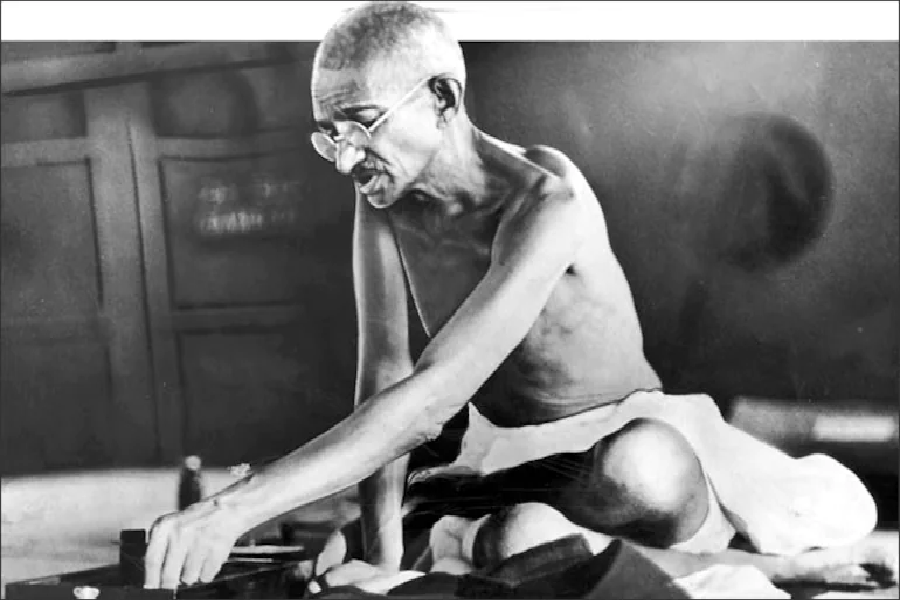 किसी को डराते नहीं हैं महात्मा गांधी के राम