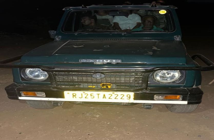 वन विभाग ने दो जिप्सियों पर लगाया प्रतिबंध