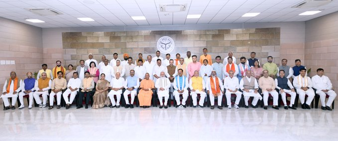 PM Modi in Lucknow Uttar Pradesh take dinner with CM yogi and Cabinet