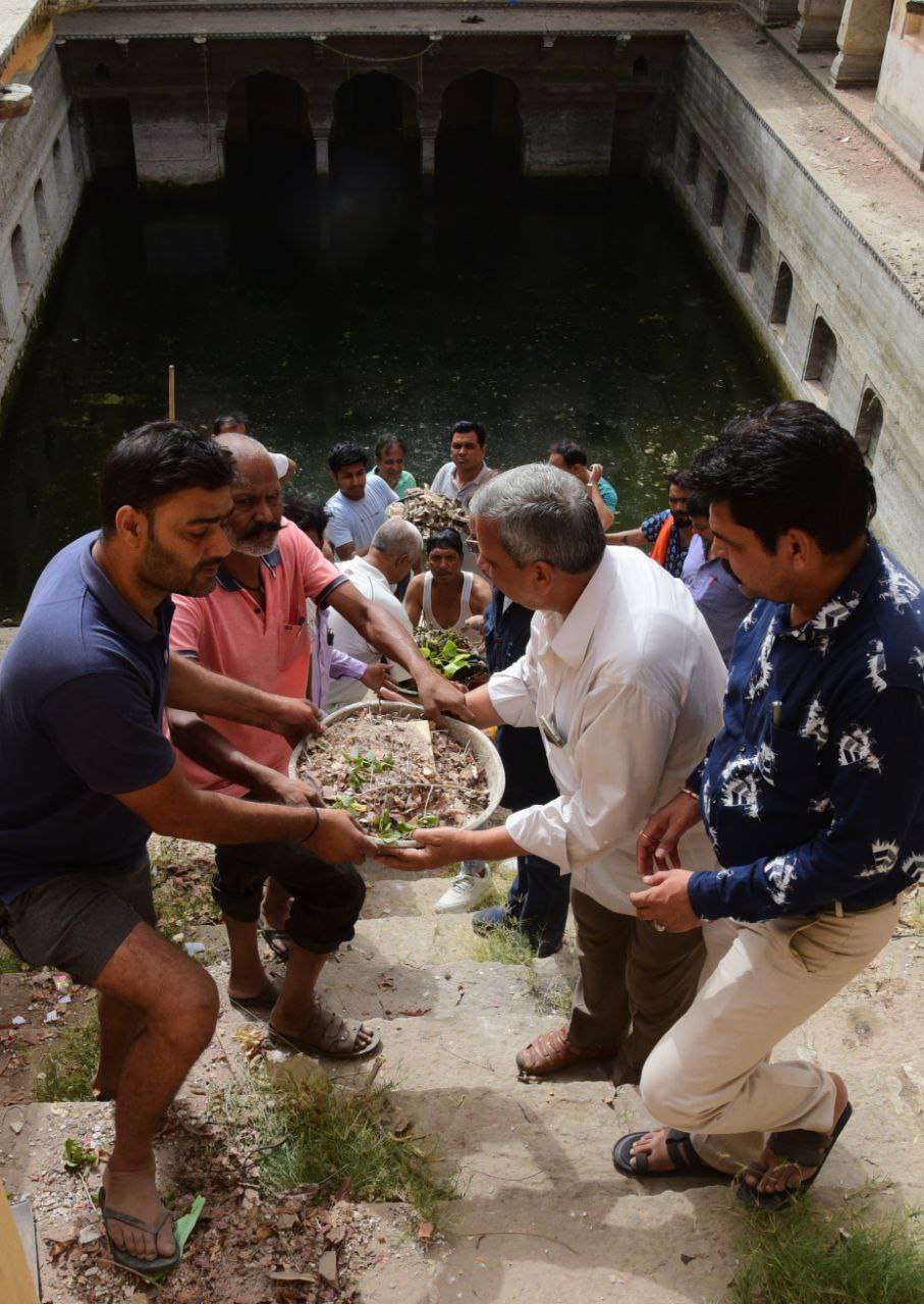 अमृतम जलम् अभियान: बावड़ी में श्रमदान कर दिया जल संरक्षण का संदेश, गूंजा- 'जल है अनमोल, इसका नहीं है कोई मोल'
