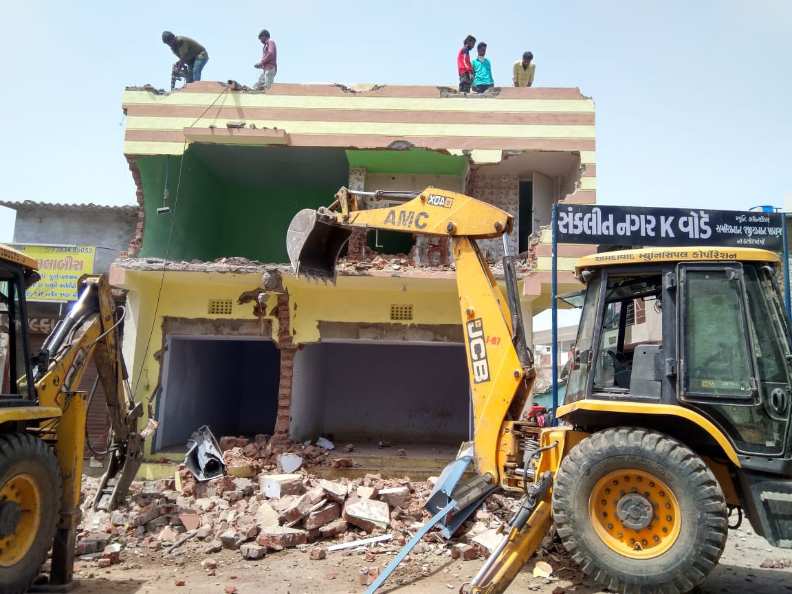 Ahmedabad : जुहापुरा में अवैध निर्माण को ढहाया, देखें Video