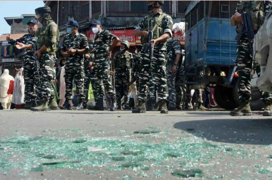 जम्मू कश्मीर के बारामूला  में आतंकवादियों ने शराब की दुकान पर फेंका ग्रेनेड,3 घायल, 1 की मौत